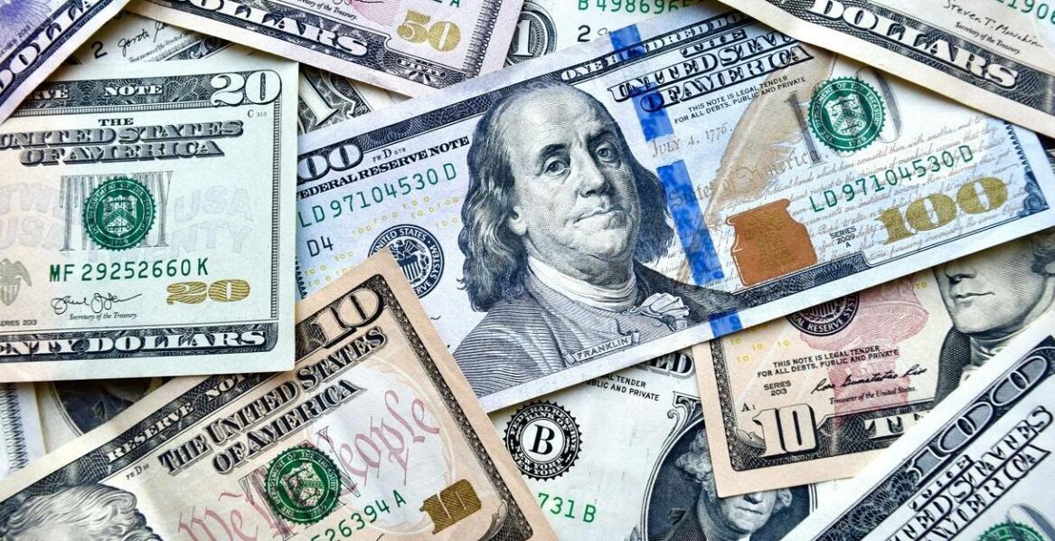 Jak sprawdzić korzystny kurs dolara i wymienić walutę w kantorze?