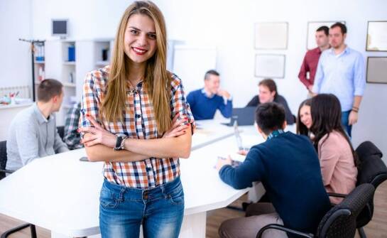 Kursy walut w kantorach – co wpływa na ich wysokość i jak je analizować