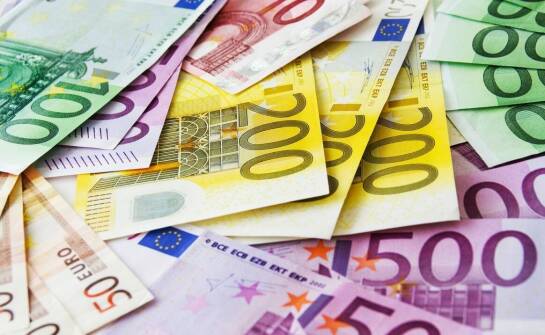 Jak działa skup euro w kantorze? Praktyczne informacje i najważniejsze zasady