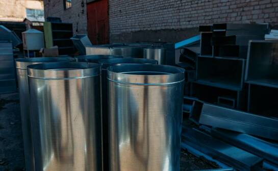 Zastosowania i zalety kontenerów stalowych w codziennych rozwiązaniach