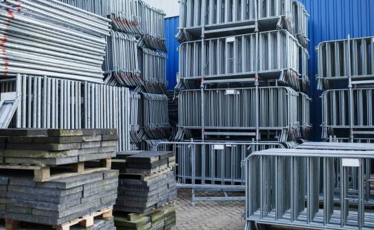 Kontenery stalowe – zastosowania, zalety i najważniejsze informacje