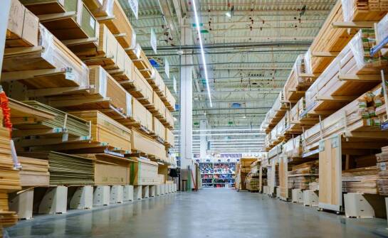 Najważniejsze informacje o regałach magazynowych – rodzaje, funkcje i zastosowania