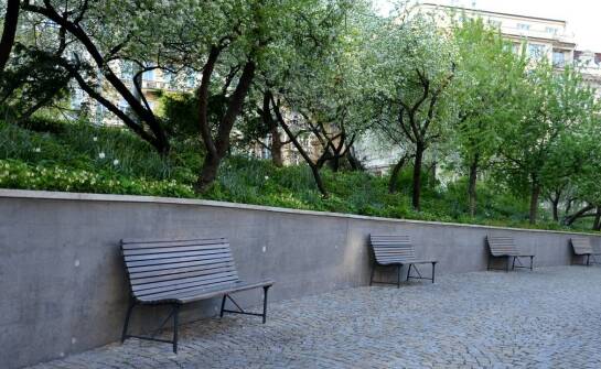 Ławki bez oparcia – funkcjonalność i zastosowanie w przestrzeni publicznej