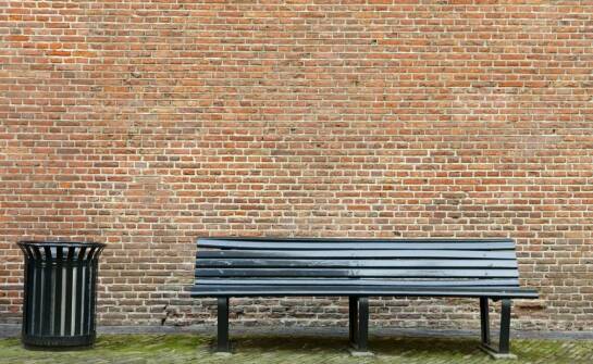 Ławki z oparciem – komfort i styl na każdą przestrzeń wypoczynkową