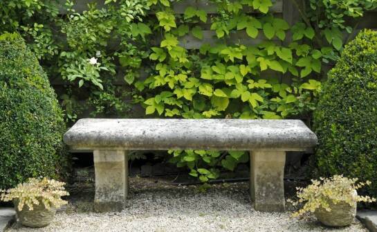 Jak wybrać ławki i zestawy do ogrodu oraz przestrzeni publicznych?