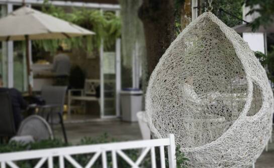 Kosze betonowe z daszkiem – funkcjonalność i trwałość w przestrzeni publicznej