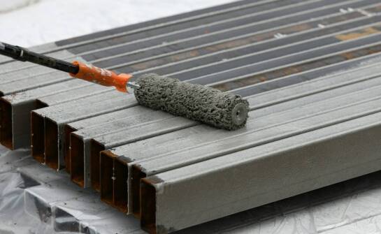 Ławki betonowe – trwałość, design i funkcjonalność w przestrzeni publicznej