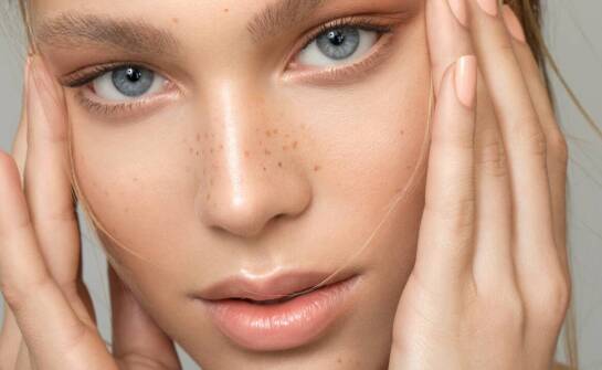 Enzymatyczny peeling do twarzy – jak działa i kiedy warto go stosować