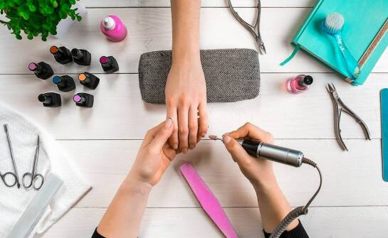 Jak działa frezarka do pedicure i co warto wiedzieć przed wyborem?