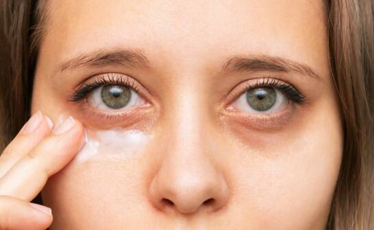 Jalupro pod oczy – skuteczność, działanie i efekty zabiegu