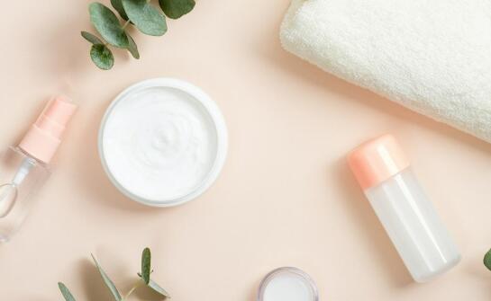 Kosmetyki do pielęgnacji ciała – jak wybrać i stosować najlepsze produkty