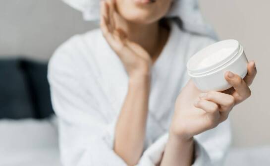 Jak działa krem przeciw rozstępom i co warto o nim wiedzieć?