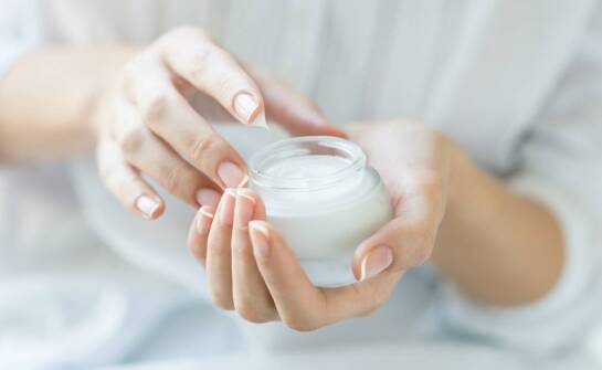 Jakie jest podstawowe działanie kremu z retinolem?