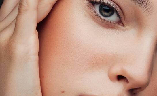 Kwasy złuszczające do twarzy – jak działają i które wybrać?