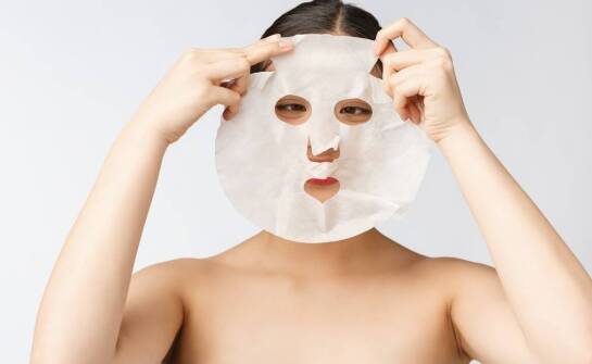 Maski do twarzy w płacie – jak działają i kiedy warto je stosować?