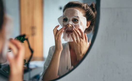 Maski do twarzy w płacie – jak działają i dlaczego warto je stosować?