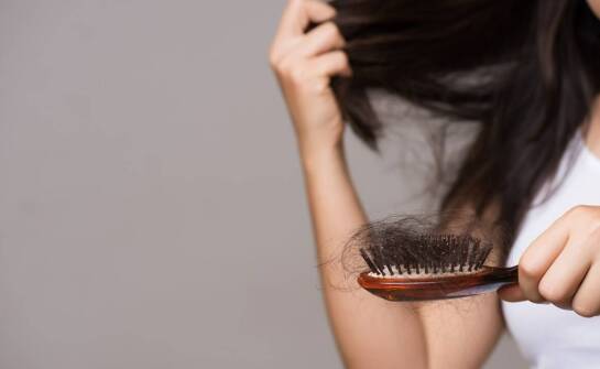 Jak działają preparaty na wypadanie włosów i które warto wybrać?