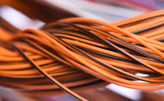 Zastosowania oraz właściwości drutów płaskich w różnych branżach