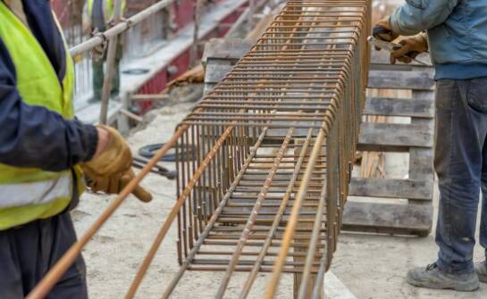 Zastosowania i właściwości prętów polerowanych w różnych branżach