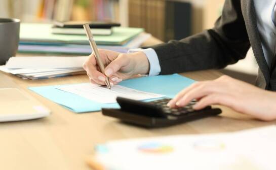 Jakie zadania realizuje biuro rachunkowe? Przegląd kluczowych funkcji i usług