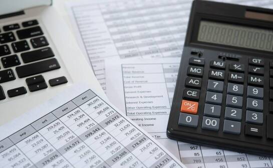 Pełna księgowość w firmie – najważniejsze zalety i zasady prowadzenia