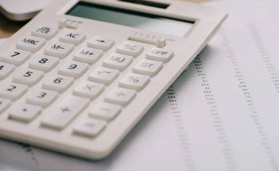 Pełna księgowość w firmie – kluczowe informacje i najważniejsze obowiązki