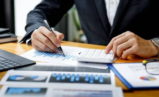 Obsługa księgowa firm – jak usprawnić finanse i uniknąć kosztownych błędów