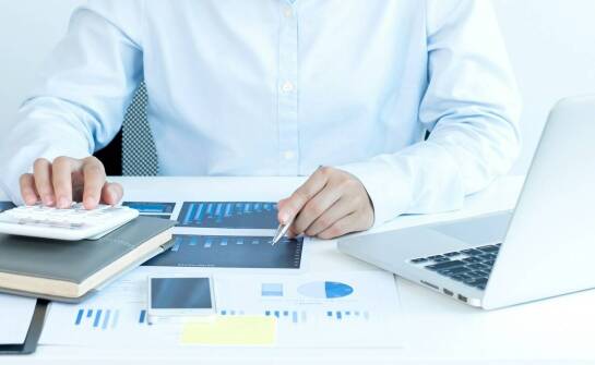 Na czym polega pełna księgowość i jakie korzyści oferuje firmom?