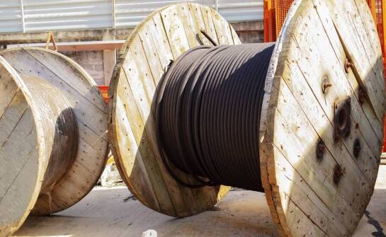 Innowacyjne technologie wspierające pracę z rozwijakami do bębnów kablowych