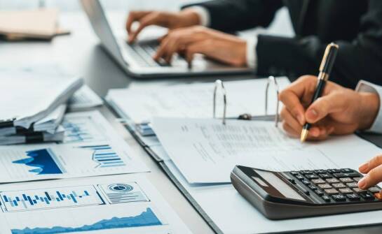 Czym zajmuje się biuro księgowe i kiedy warto skorzystać z usług księgowych