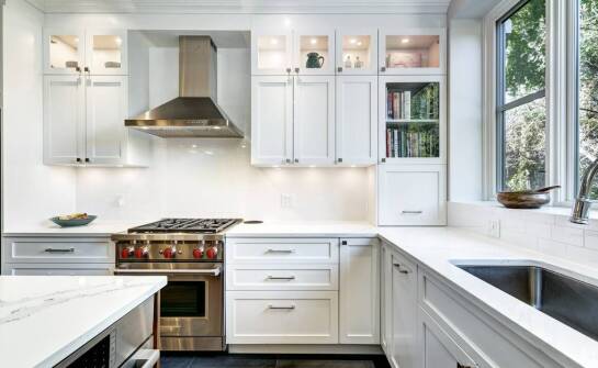 Jak zaplanować funkcjonalną kuchnię na zamówienie – inspiracje i porady