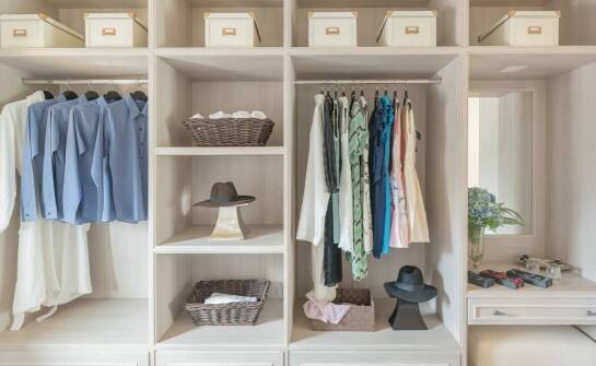 Jak wybrać idealną szafę na wymiar dopasowaną do każdego wnętrza