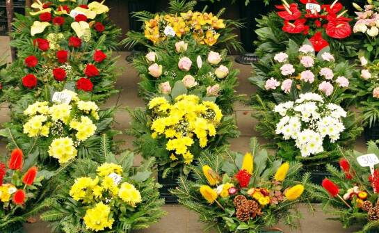 Jak wybrać odpowiedni wieniec pogrzebowy – symbolika i rodzaje kompozycji