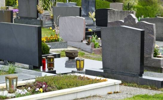 Jak znaleźć najnowsze nekrologi i wspomnienia żałobne w internecie