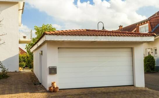 Najważniejsze informacje o bramach garażowych i stolarce budowlanej