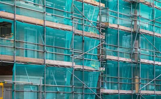 Rusztowania na budowie – wszystko, co warto wiedzieć przed wynajmem