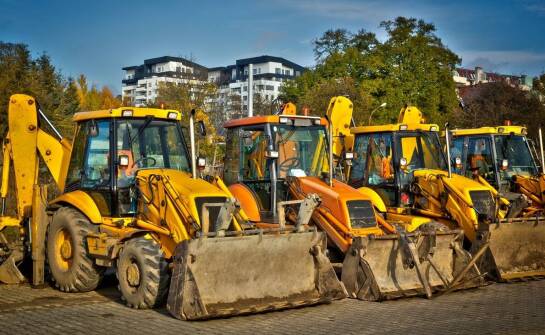 Jak wybrać odpowiednią wypożyczalnię sprzętu budowlanego i na co zwrócić uwagę