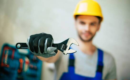 Jak dbać o elektronarzędzia i kiedy warto zdecydować się na naprawę?