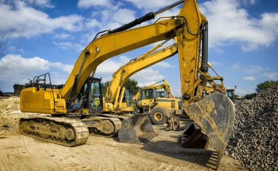 Jak wybrać sprzęt budowlany na wynajem? Praktyczne wskazówki i porady