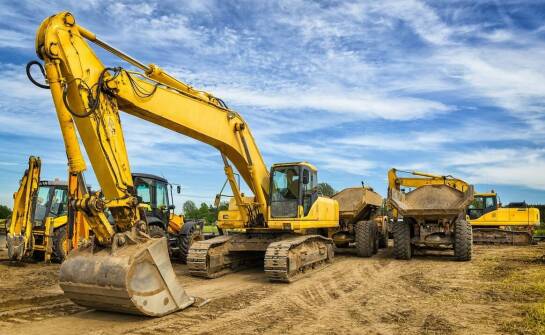 Jakie korzyści niesie wynajem sprzętu budowlanego przy realizacji inwestycji