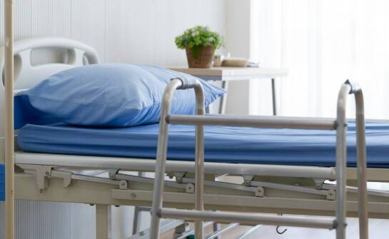 Jak wybrać łóżko rehabilitacyjne – kluczowe informacje i porady przed zakupem