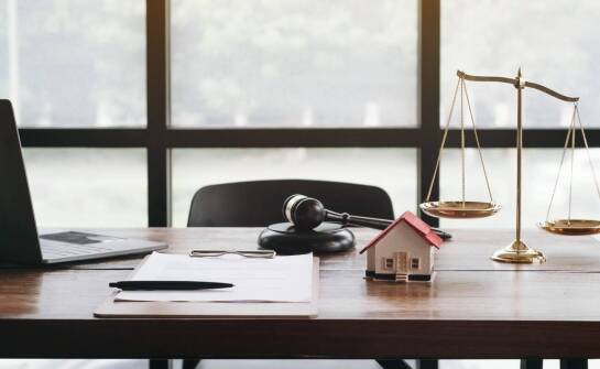 Jak wybrać kancelarię adwokacką i na co zwrócić uwagę przed współpracą