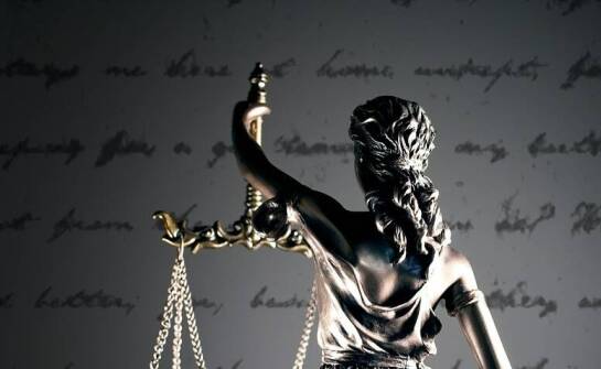 Jak wybrać dobrego prawnika i kiedy warto skorzystać z porady prawnej