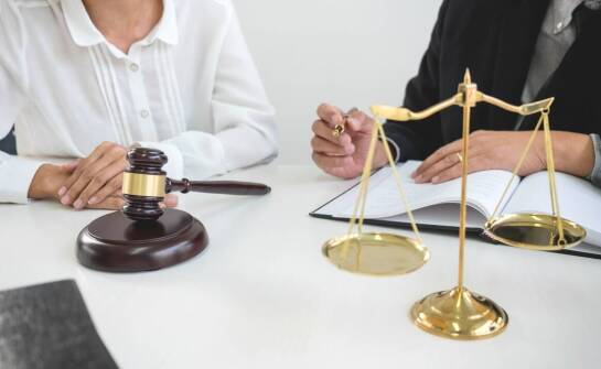 Jak skutecznie znaleźć rzetelną pomoc prawną? Przegląd najważniejszych porad