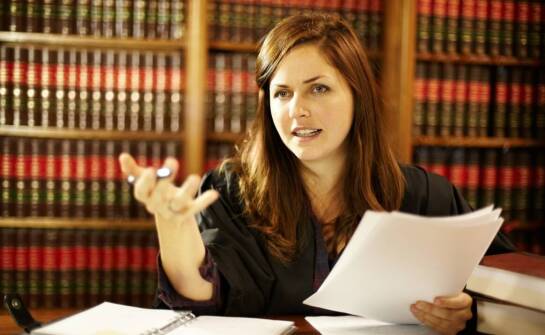 Jak skutecznie wybrać specjalistę do spraw prawnych? Najważniejsze wskazówki