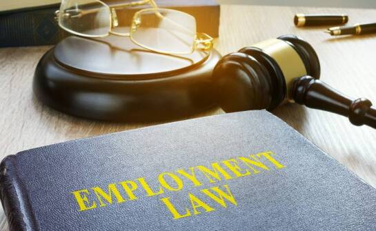 Jakie uprawnienia i obowiązki reguluje prawo pracy w codziennych sytuacjach?