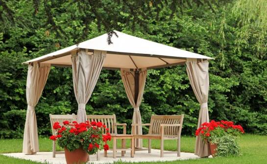 Rozwiązania na zadaszenia – inspiracje i praktyczne zastosowania w domu i ogrodzie