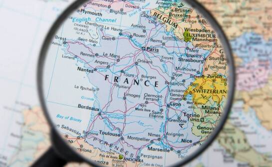 Jak przebiega przewóz zwłok z Francji do Polski i o czym warto pamiętać