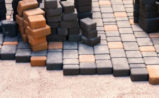 Kostka brukowa – jak wybrać i gdzie kupić materiały najwyższej jakości