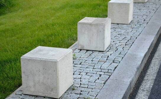 Jak wybrać kostkę brukową do ogrodu i podjazdu? Porady i inspiracje